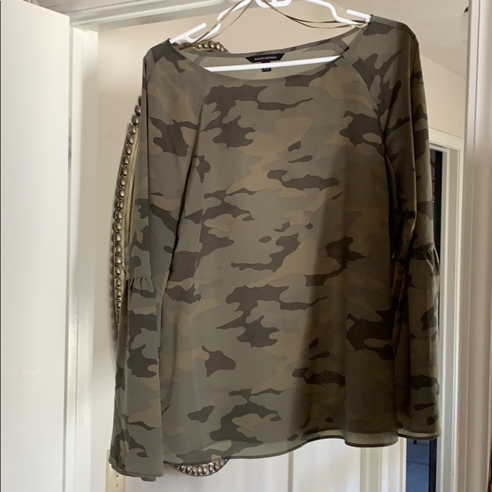 Banana Republic feminine camo blouse, like new